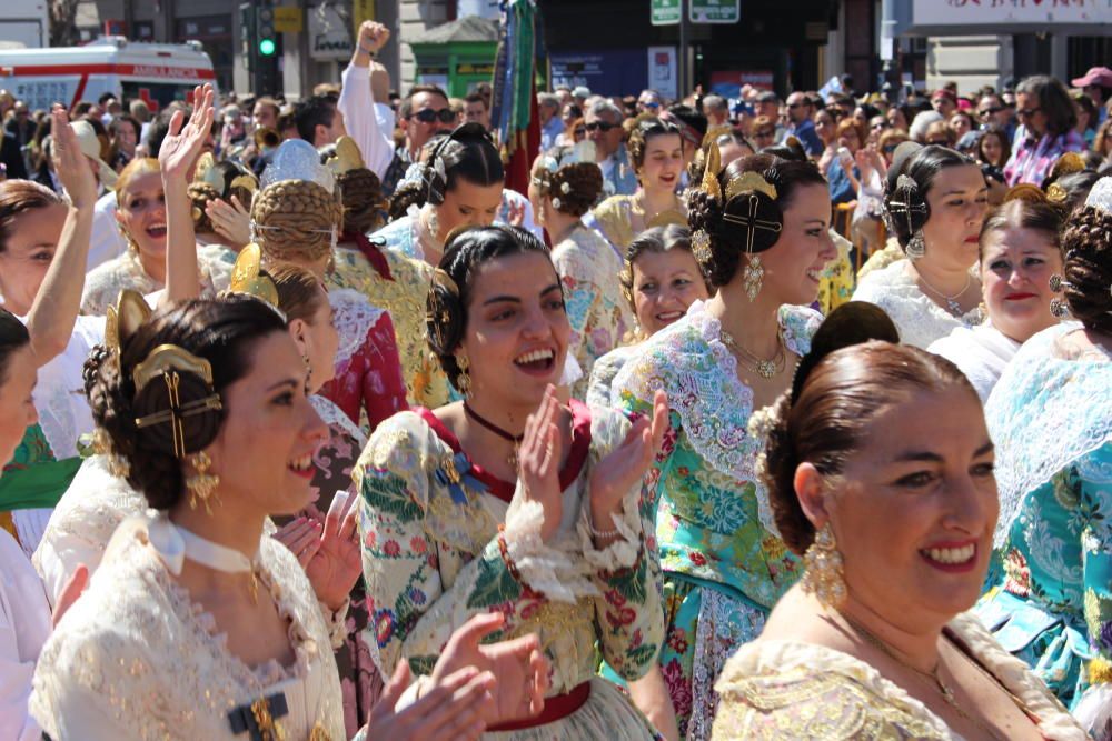 Recogida de premios de las comisiones falleras