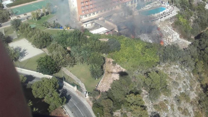 Waldbrand bei Cala Antena: Hotel für eine Stunde geräumt