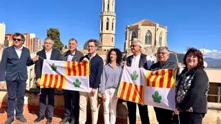 Figueres repartirà, de nou, banderes per penjar-les als balcons per la Santa Creu. T'expliquem on pots aconseguir la teva