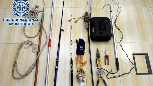 Herramientas telescópicas intervenidas al ladrón de comercios de Eivissa.