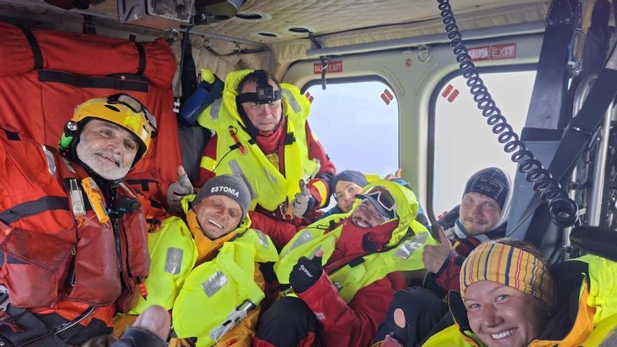 Operación límite frente a Galicia: rescatan a seis tripulantes de un velero estonio por una vía de agua a 150 millas de la costa
