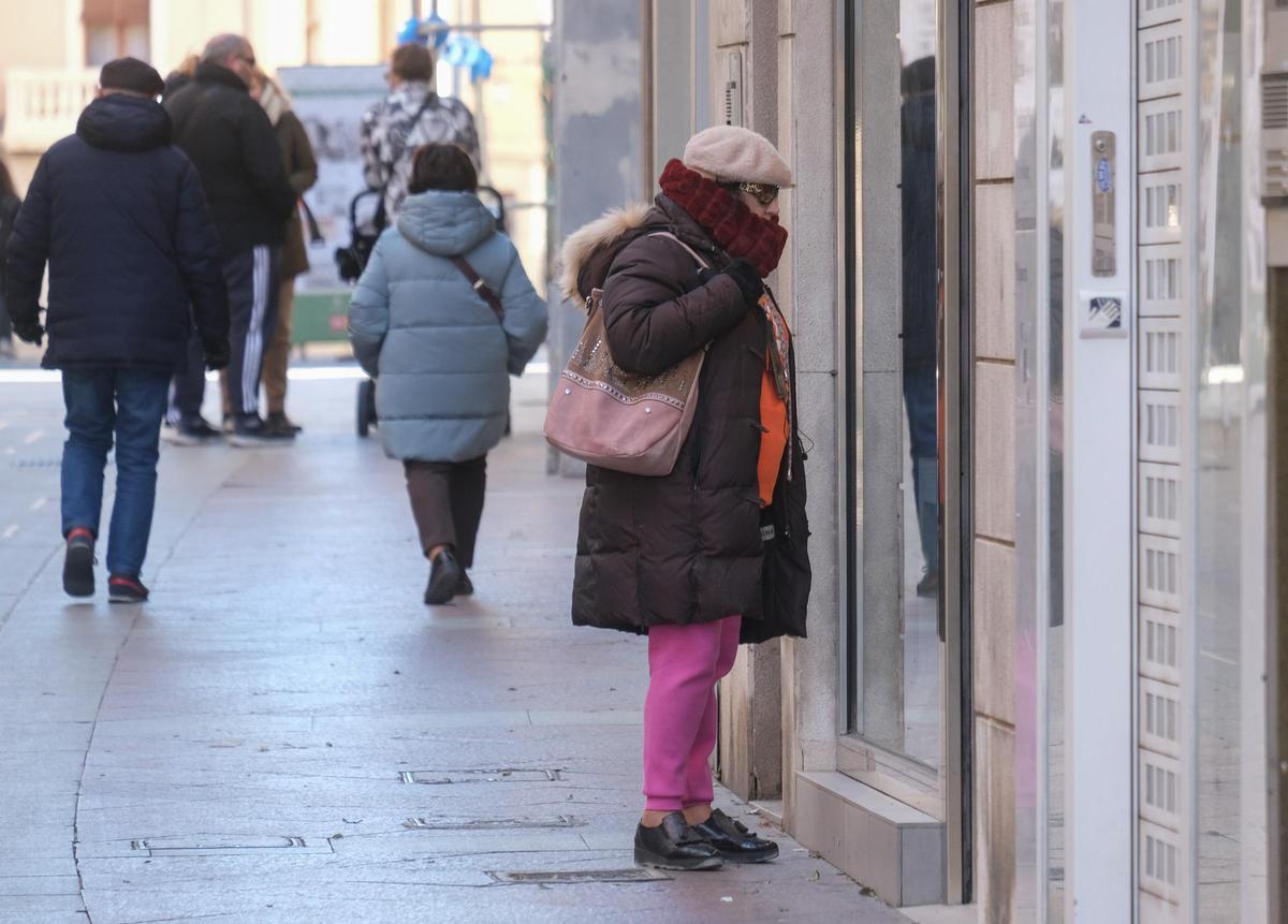 El frío se adueña de Elche este miércoles