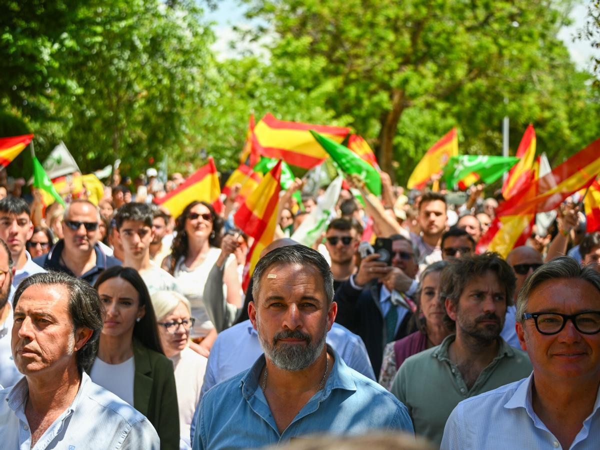 El presidente de Vox, Santiago Abascal, junto al candidato de Vox a la Presidencia de la Junta, Manuel Gavira, en un acto en Jaén.