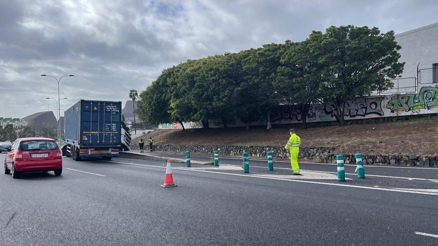 Accidente de un camión en la autopista