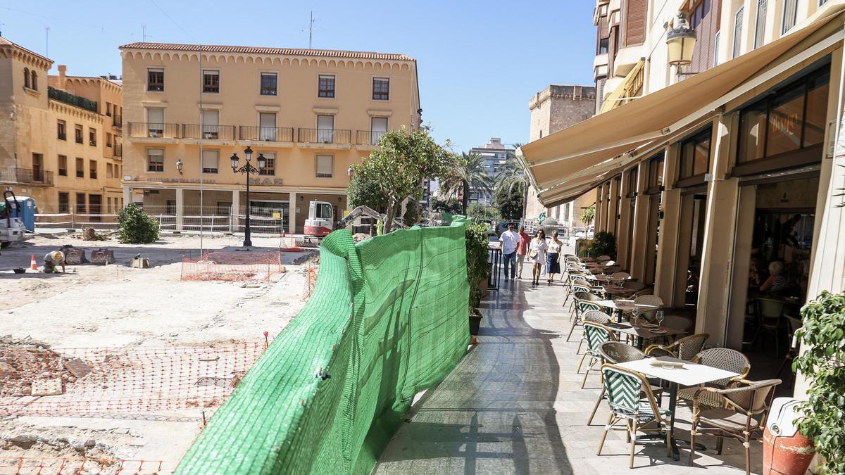 Las obras de la Plaza de Santa María frenan al turismo en Elche