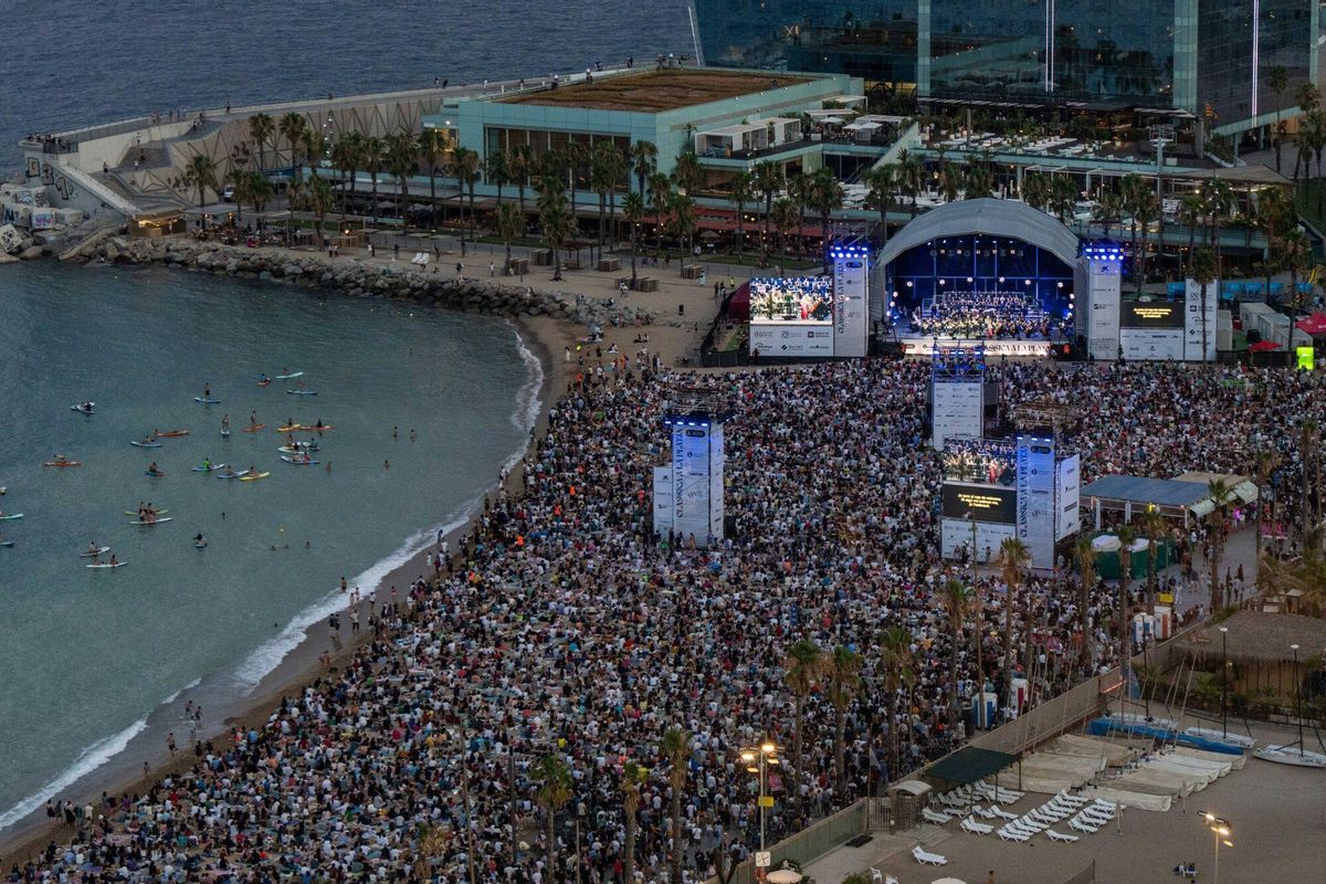 Más de 30.000 personas vibran en el segundo día de Clàssica a la Platja en la Barceloneta