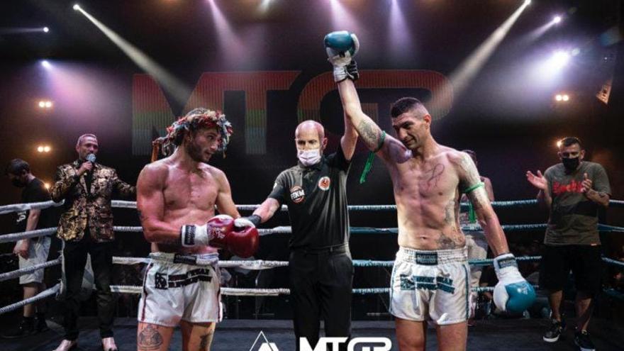 Toni Romero, vencedor del combate del peso medio en el Muay Thai GP de Alicante