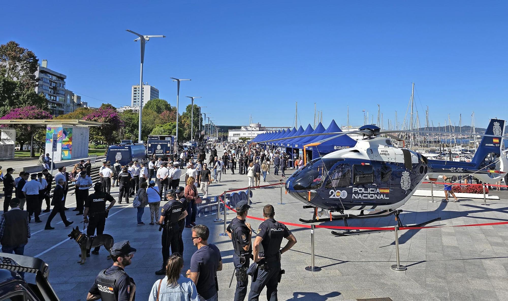Vigo inaugura con la "Exposición de Medios" las celebraciones del Día de la Policía Nacional