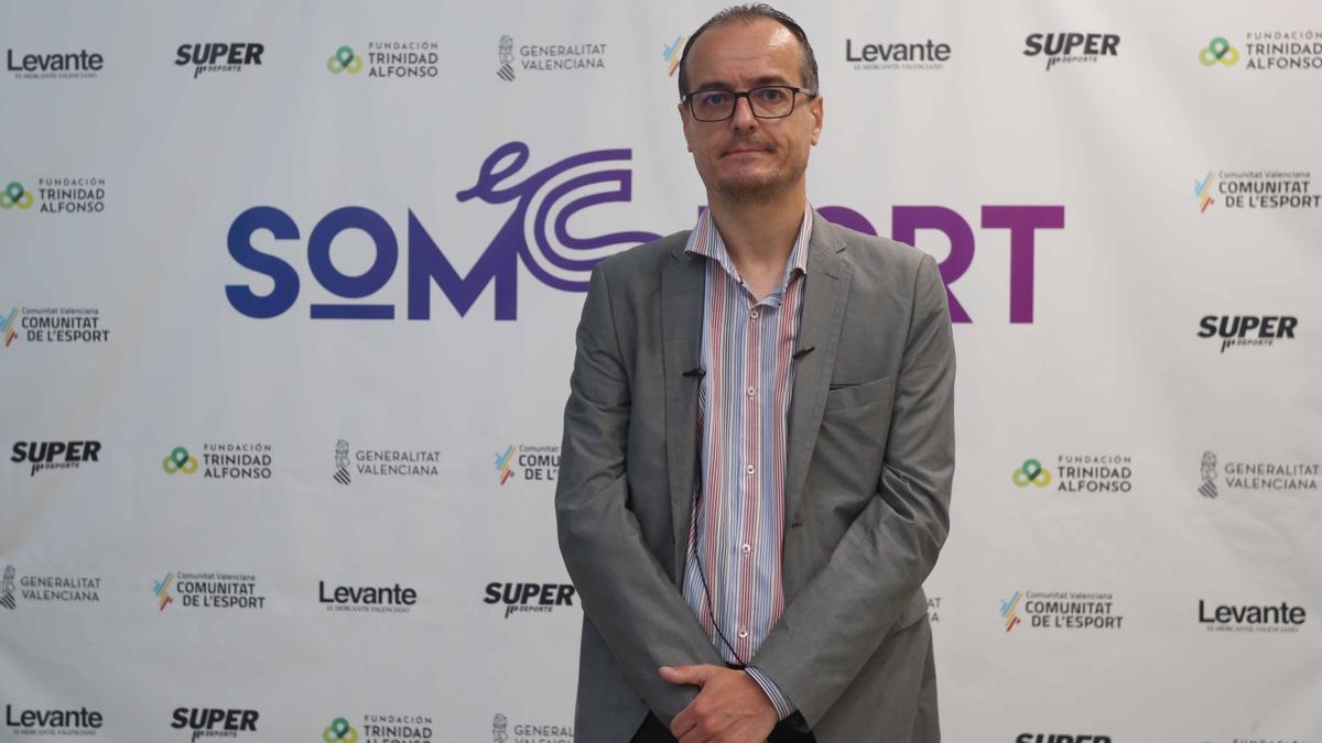 Carles Baixauli, director de proyectos de la Fundación Trinidad Alfonso, en la mesa de SomEsport
