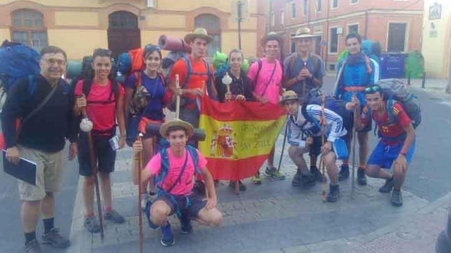 Peregrinos de Sanzoles, San Miguel de la Ribera y Muga en el camino de Santiago.