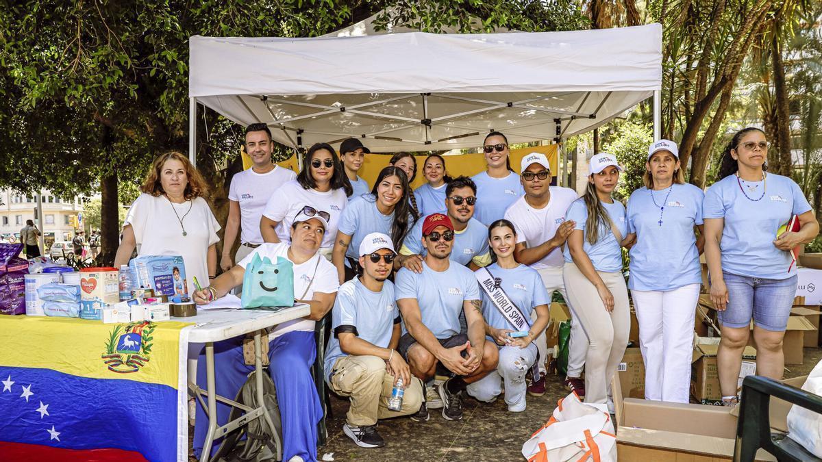 Imágenes de la jornada solidaria de recogida de donaciones para Venezuela en Plaza de España