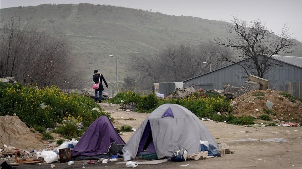 Tiendas de campaña de drogadictos en el área VI de La Cañada Real.