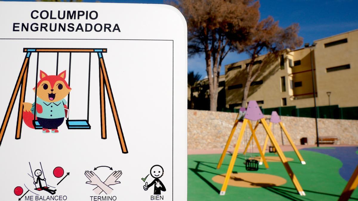 Pictogramas que se han instalado en los nuevos juegos infantiles del Parc Nou de Crevillent