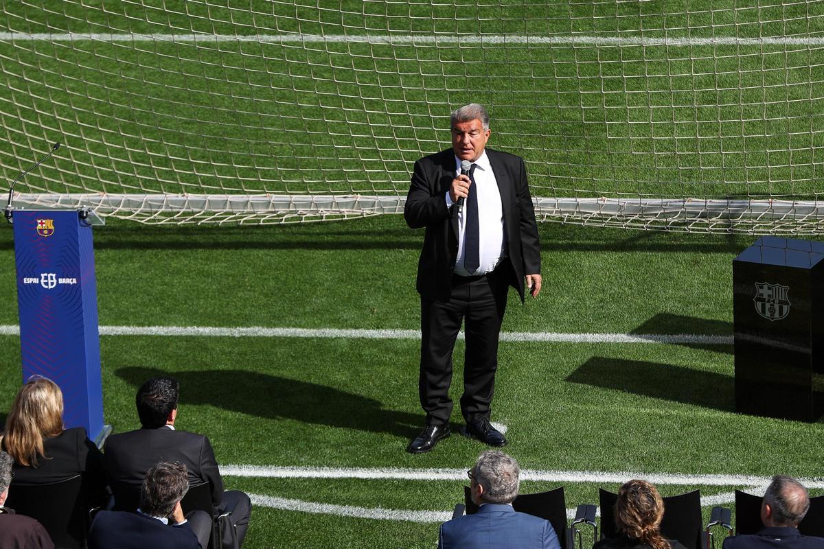 Colocación de la primera piedra del futuro Camp Nou