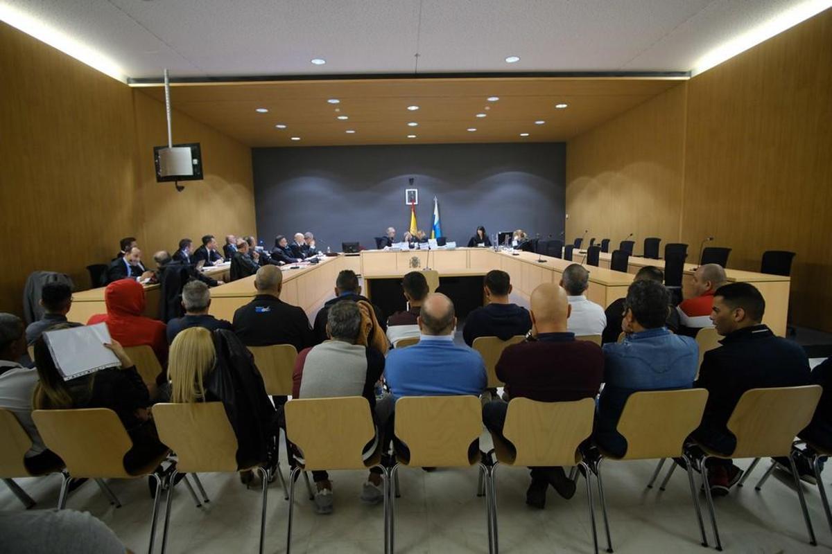 Juicio contra 24 personas acusadas de delitos de narcotráfico