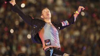¿Chris Martin y Dakota Johnson esperan un hijo? El cantante de Coldplay ha proyectado la ecografía de un bebé en un concierto y ha revolucionado las redes
