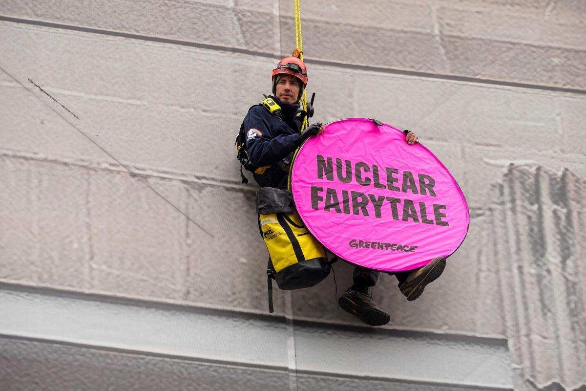 Greenpeace protesta ante la Cumbre de la Energía Nuclear en Bruselas