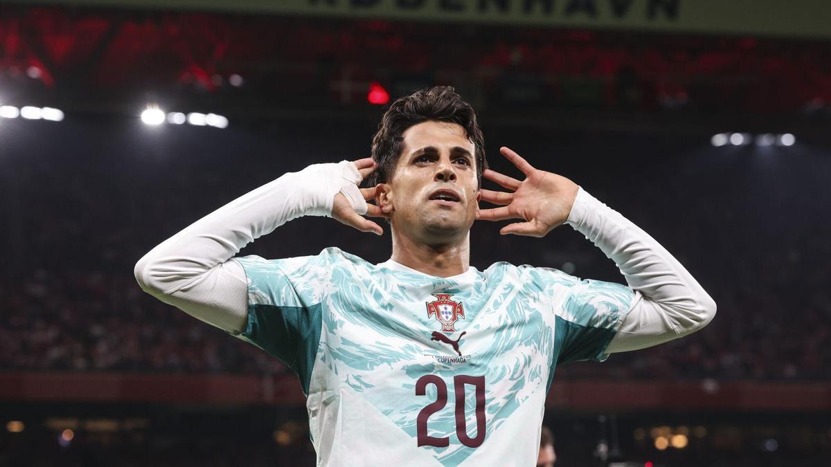Joao Cancelo celebra su gol contra Dinamarca