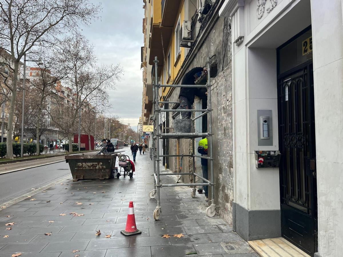 Local del número 23 del paseo Fernando el Católico en obras