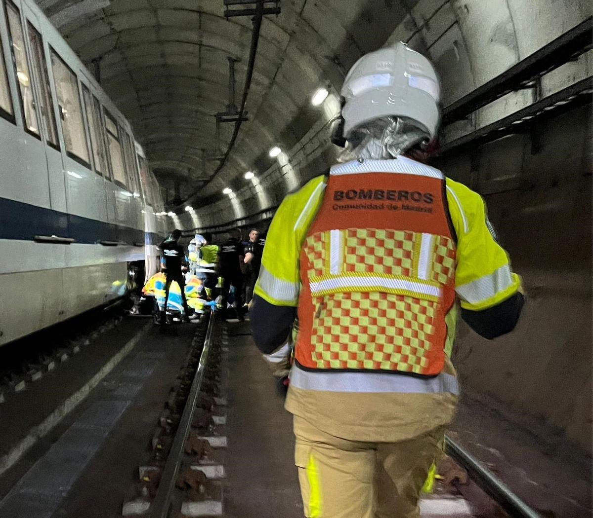 Los bomberos en el lugar del accidente.