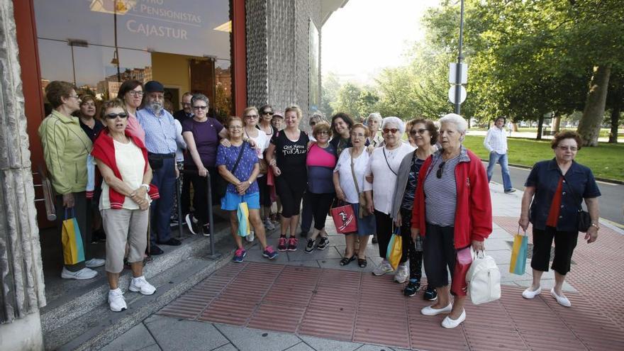 Socias del club de mayores de Las Meanas.