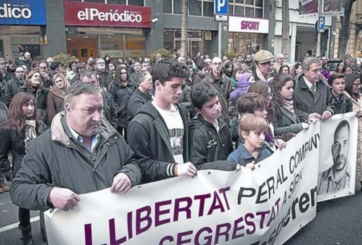 Francesc Zaragoza, el primer per l’esquerra,rere la pancarta, al gener. Francesc Zaragoza, el primer per l’esquerra,rere la pancarta, al gener.