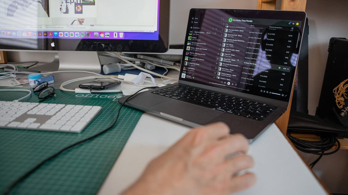 Un diseñador gráfico, sobre la inteligencia artificial en su trabajo: la veo  como una herramienta más que como una amenaza 