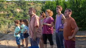 Fotograma de Alcarràs, película que describe una problemática como la de Salvem la Platja de Pals: una empresa quiere montar una central fotovoltaica en un campo agrícola.