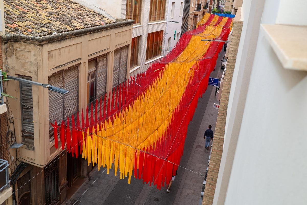 Ambas banderas en la calle Sagra