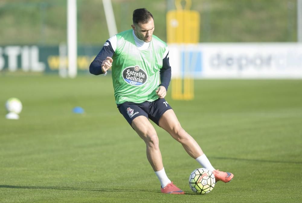 Lucas Pérez comienza la semana con el grupo