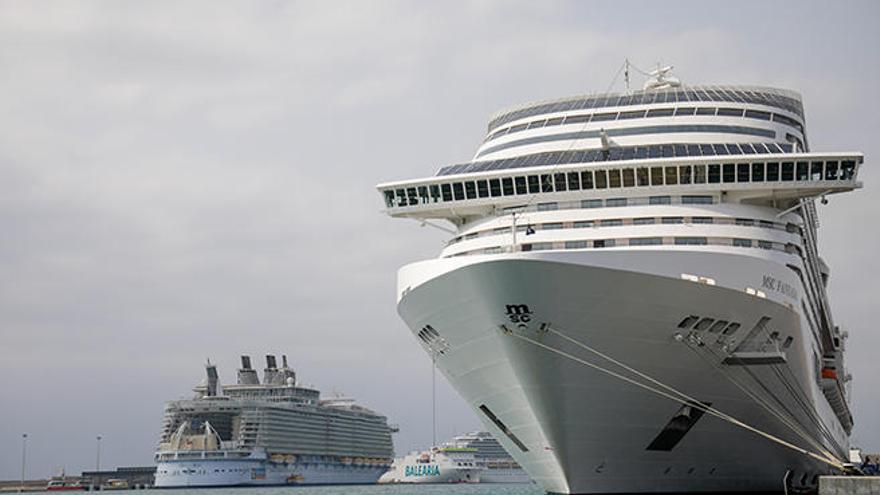 Las navieras admiten que cuatro cruceros a la vez &quot;no es razonable&quot;