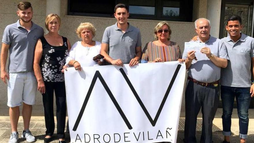 La asociación Adro de Vilaño dona 350 euros a Cáritas