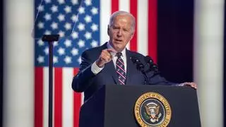Biden azota a Trump como amenaza a la democracia en un discurso de campaña y por el aniversario del asalto al Capitolio