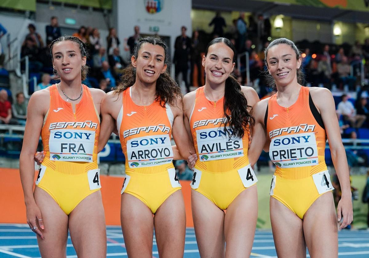 Carmen Avilés, tercera por la izquierda, tras correr en las semifinales.