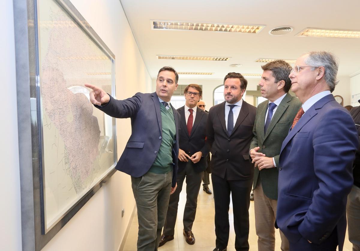 La visita de Carlos Mazón a las instalaciones de la Acequia Mayor del Pantano