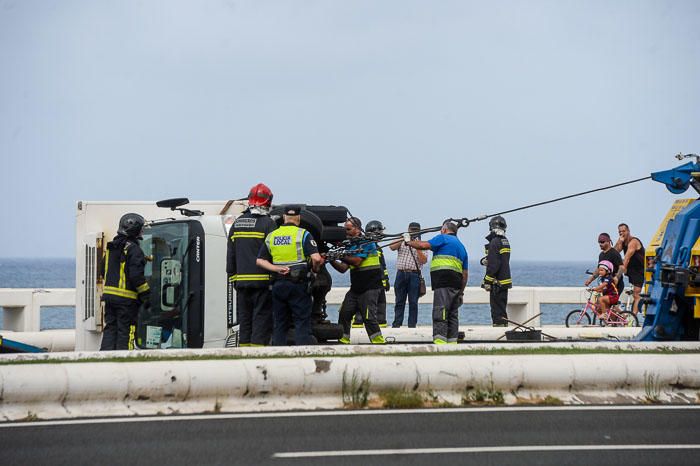 VUELCO EN LA AVENIDA MARITIMA