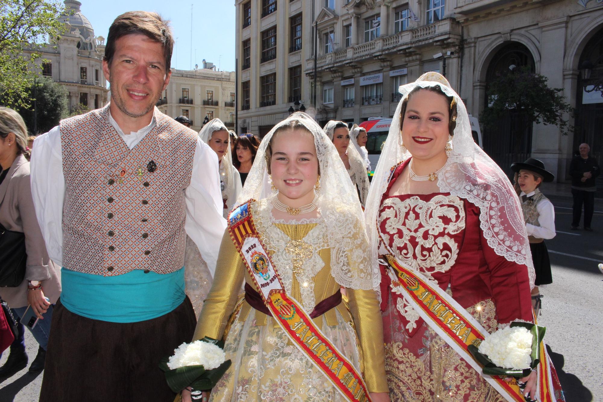 El desfile de falleras mayores en la Ofrenda a San Vicente Ferrer