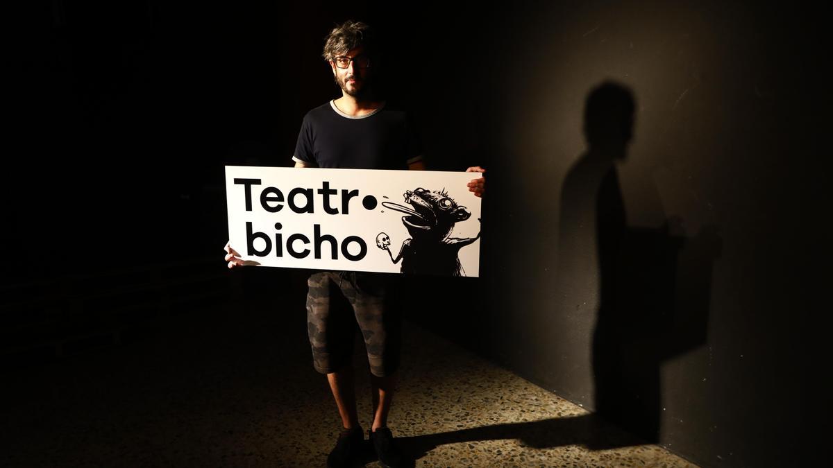 Fran Martínez gestiona la sala Teatro Bicho, en la que también da clases de iniciación a las artes escénicas.