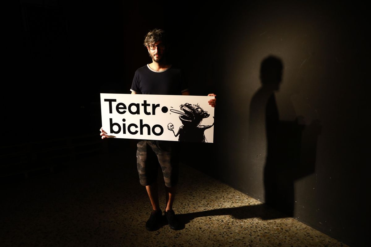 Fran Martínez gestiona la sala Teatro Bicho, en la que también da clases de iniciación a las artes escénicas.