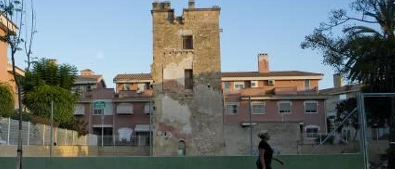 El Ayuntamiento autorizó la construcción de casas en el entorno protegido de Torre Placia .