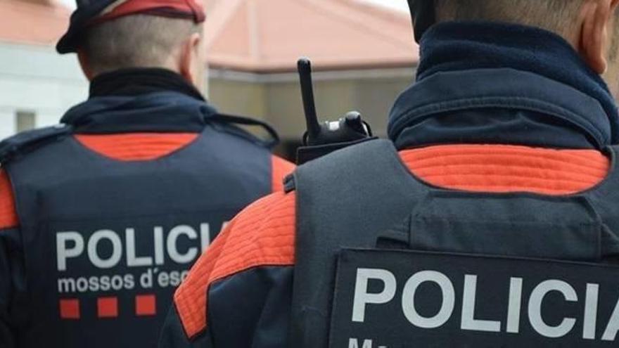 Dos agents de seguretat del cos dels Mossos d&#039;Esquadra, en una imatge d&#039;arxiu.