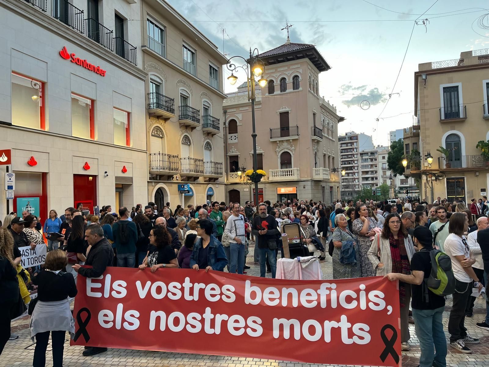 Elche muestra su indignación con la gestión de la DANA en la Comunidad Valenciana