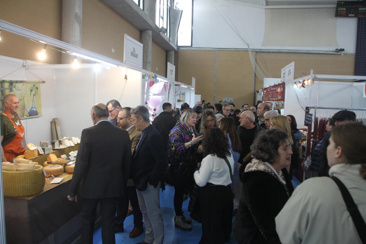 La feria contó con 60 expositores y múltiples actividades complementarias.