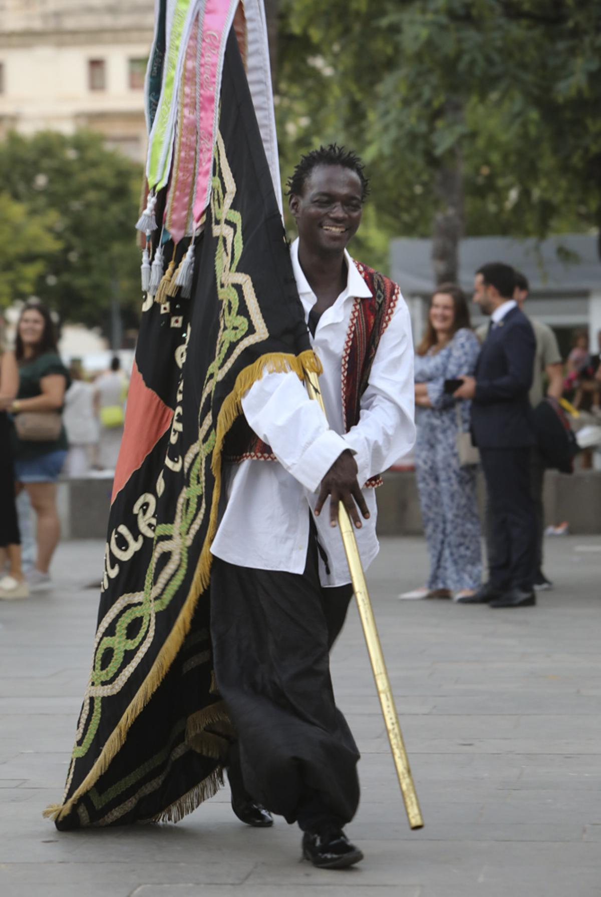 Los Moros y Cristianos de Sagunt rinden homenaje a Vicente Vayà