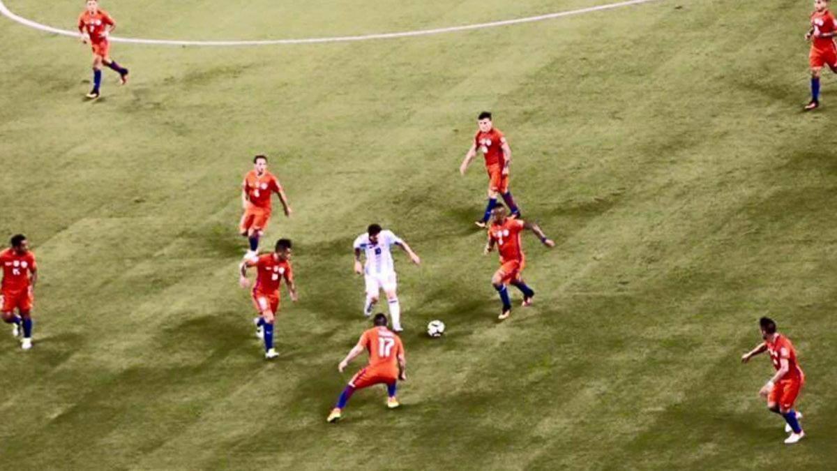 La imagen de Messi solo ante nueve rivales
