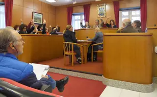 Oleiros aprueba el presupuesto de 2023 y un sobrecoste en la obra del campo de fútbol