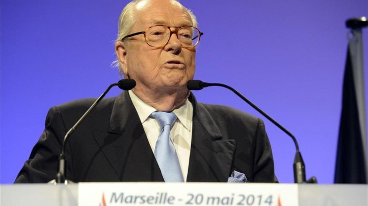 Jean-Marie Le Pen, durant la seva intervenció en el míting de l’FN a Marsella, aquest dimarts.