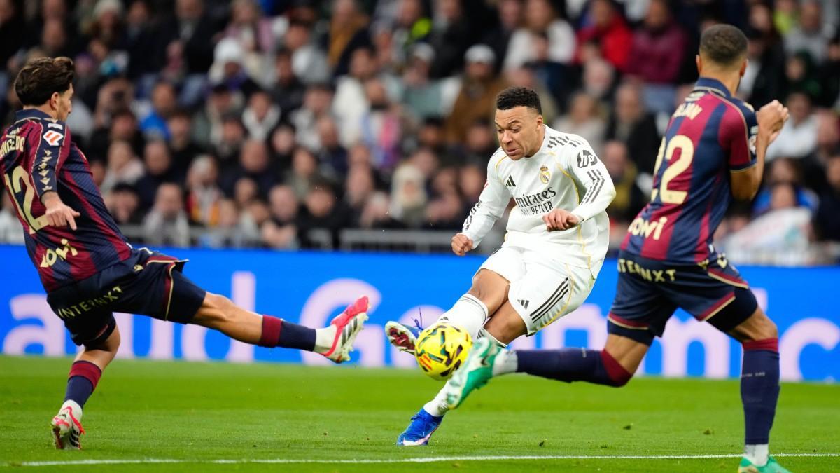 Kylian Mbappe ante el Levante