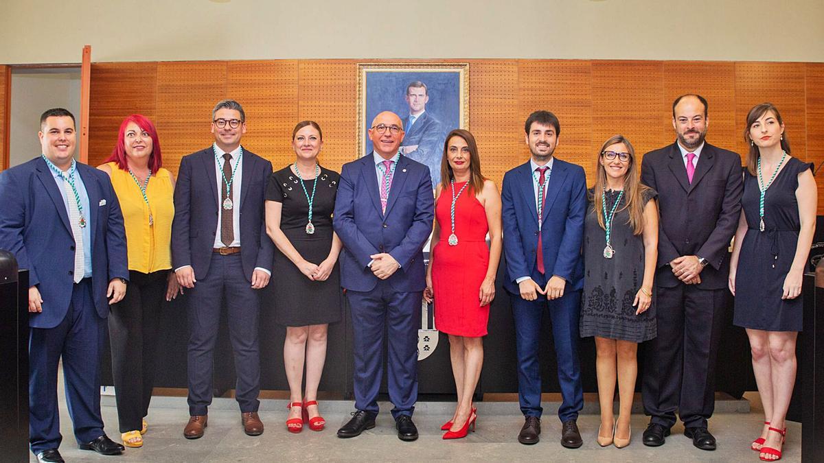 Los ediles socialistas Arenas, Candela, Lorenzo, Arques, Villar, Alcolea, García, París, Ferrándiz y Rubio, en la toma de posesión. | INFORMACIÓN