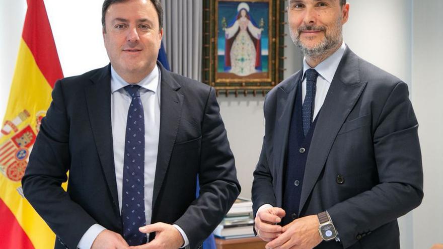 Valentín Formoso (izda.) ayer con Enrique López. | L. O.